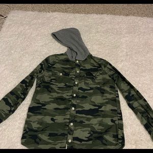 Kids Long serve button up hoodie..size 13/14